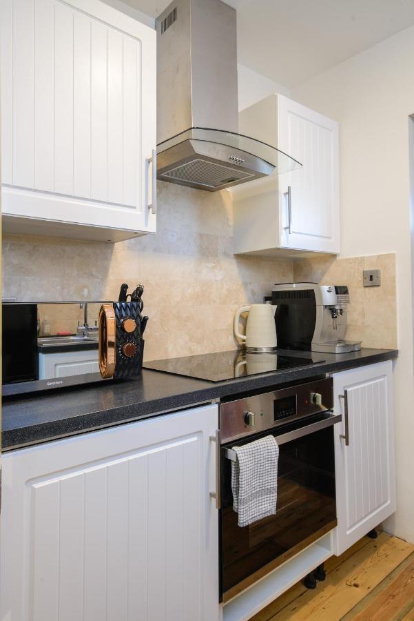 Deluxe 2 Bed Versace Bungalow Hot Tub, Sky Tv, Cinema Screen Saffron Walden Exterior foto